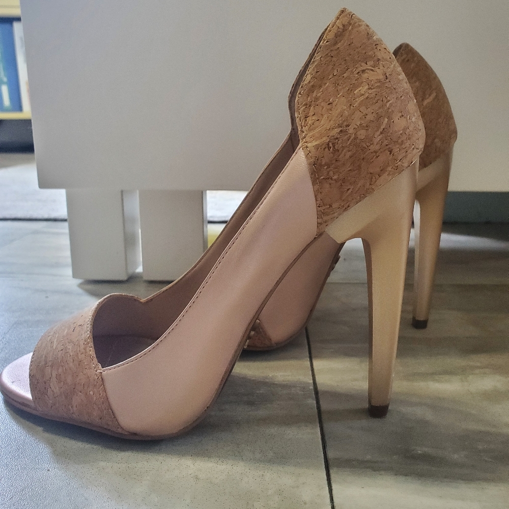Heels - Picture 4 of 7